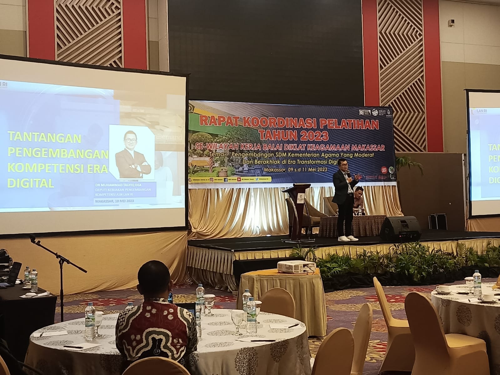 Deputi Bidang Kebijakan Pengembangan Kompetensi ASN Lembaga Administrasi Negara (LAN), Dr. Taufiq, DEA menyampaikan Materi Pada Rakor BDK Makassar