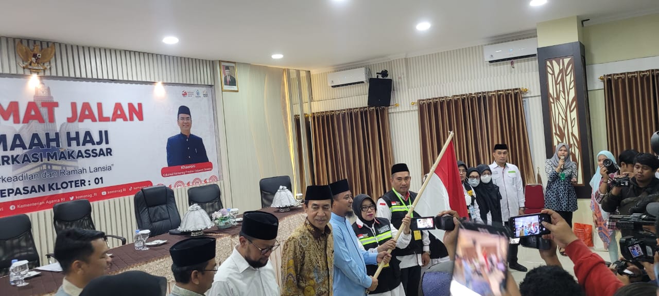 Kepala BDK Makassar, Juhrah diberikan amanah sebagai Petugas Haji Kloter 1 Embarkasi Makassar