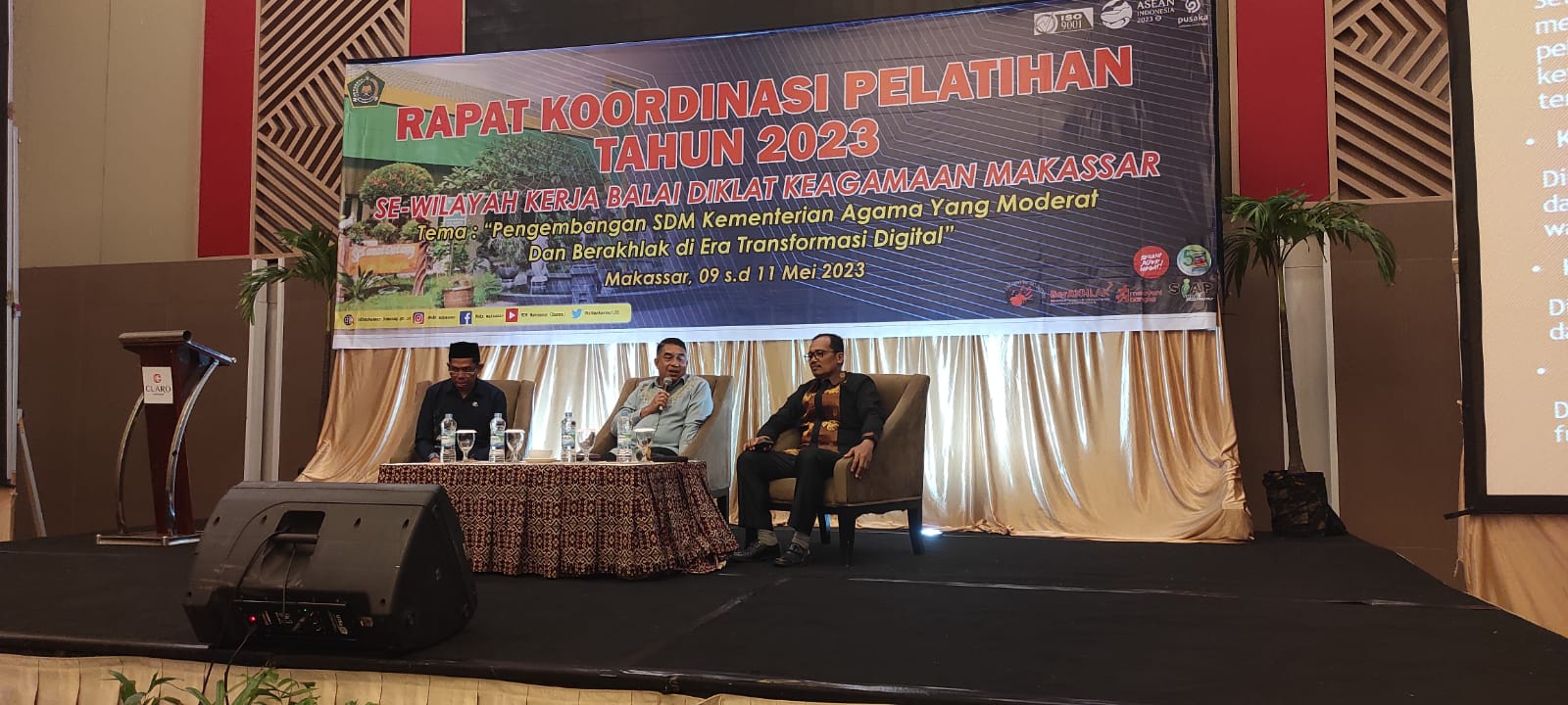 Kepala Kantor Wilayah Kementerian Agama Provinsi Sulawesi Selatan, Tenggara dan Barat memaparkan diskrepansi SDM Kemenag di wilayahnya masing-masing